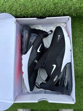Brand new Nike Air Max 270 Black White Men's Running Shoes Size 9.5